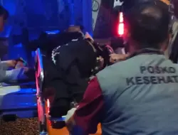 Gagal Menyalip, Dua Remaja Putri Kritis Usai Hantam Truk di Tanjungsari Sumedang