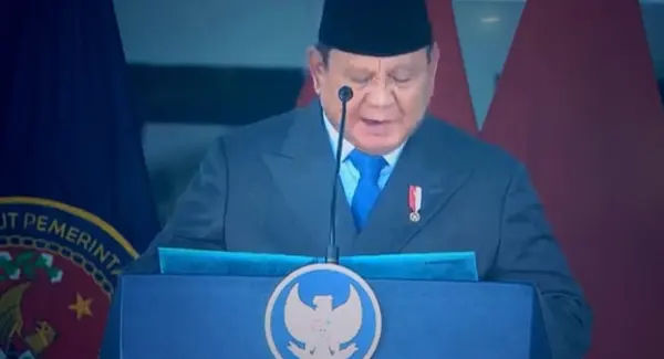 Presiden Prabowo Subianto saat menyampaikan pidatonya dalam acara Pelantikan Praja IPDN di Jatinangor Sumedang