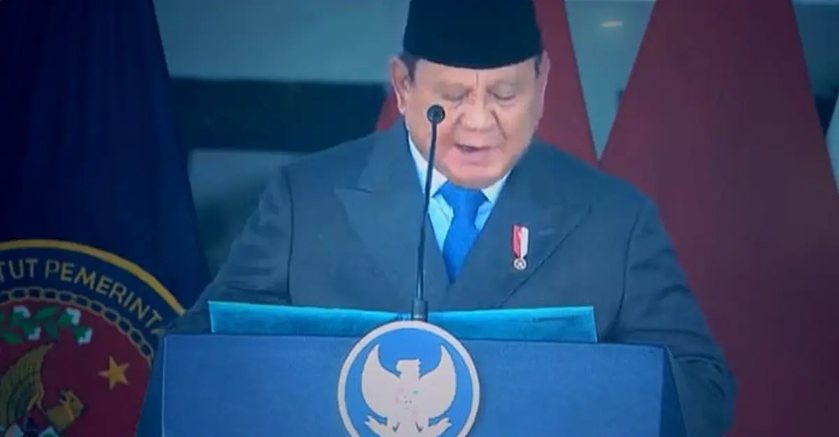 Presiden Prabowo Subianto saat menyampaikan pidatonya dalam acara Pelantikan Praja IPDN di Jatinangor Sumedang